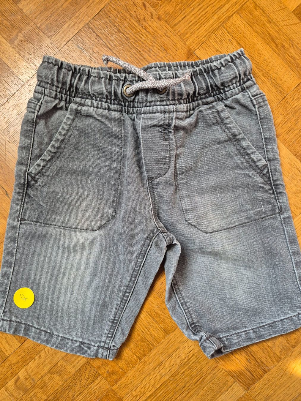 C&A Pantaloni: Jeansshorts, grau, Gr. 110 – Usato da Dietikon venduto da grafad