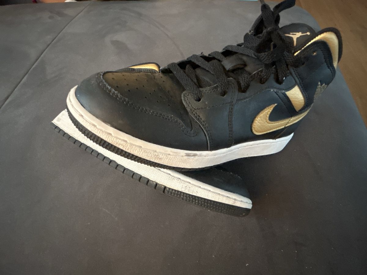 Nike Scarpe da uomo: Nike Air Jordan Grösse 38.5 – Usato da Fischbach- Göslikon venduto da Rommel