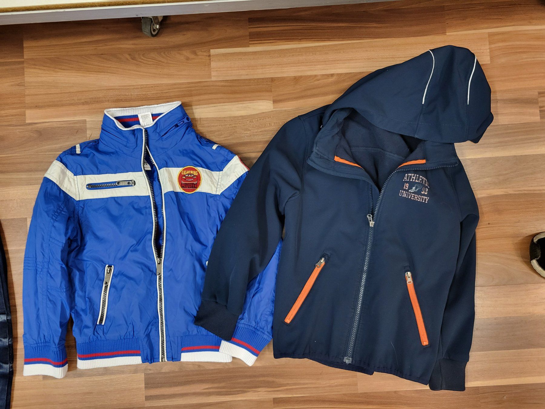 Giacche & Cappotti: Windjacke, Cars oder Softshelljacke Athletic Uni K45 – Usato da Schwarzenburg venduto da Flamingo07