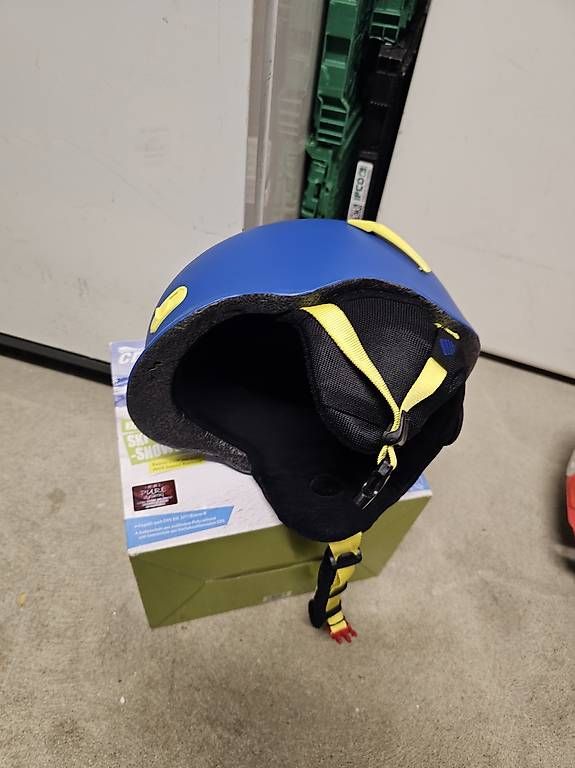 Caschi: Casco bimbo da sci o bicicletta  – Usato da Viganello venduto da HaniHela 1