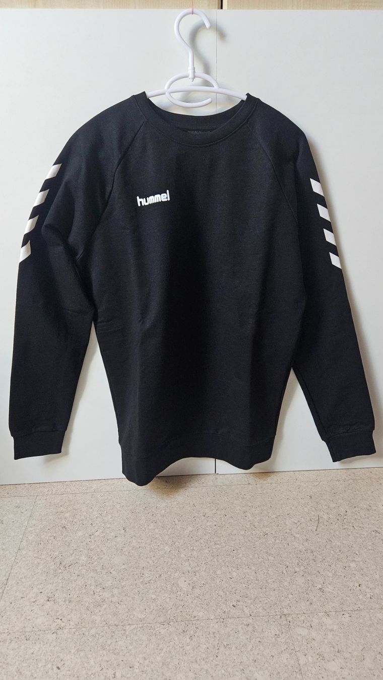 Hummel Pulls & Sweat-shirts: Pullover schwarz – D'occasion à Münchenbuchsee par Yothu