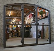 grosses verspiegeltes Gusseisenfenster, Spiegel