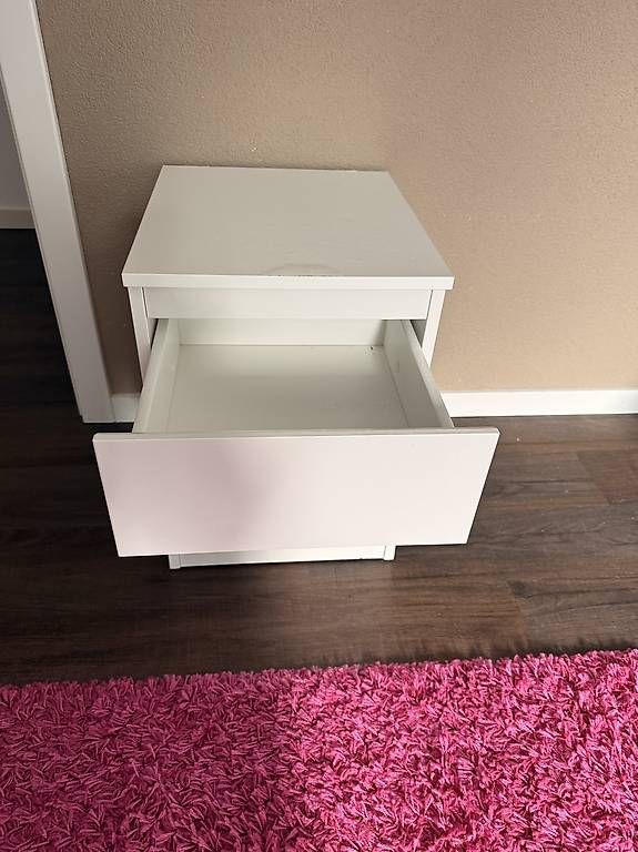 Comodini: Table de chevet  – Usato da Pully venduto da Alexandre_Gordon