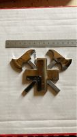 Kreuz mit Äxte Emblem, Metall, Deko