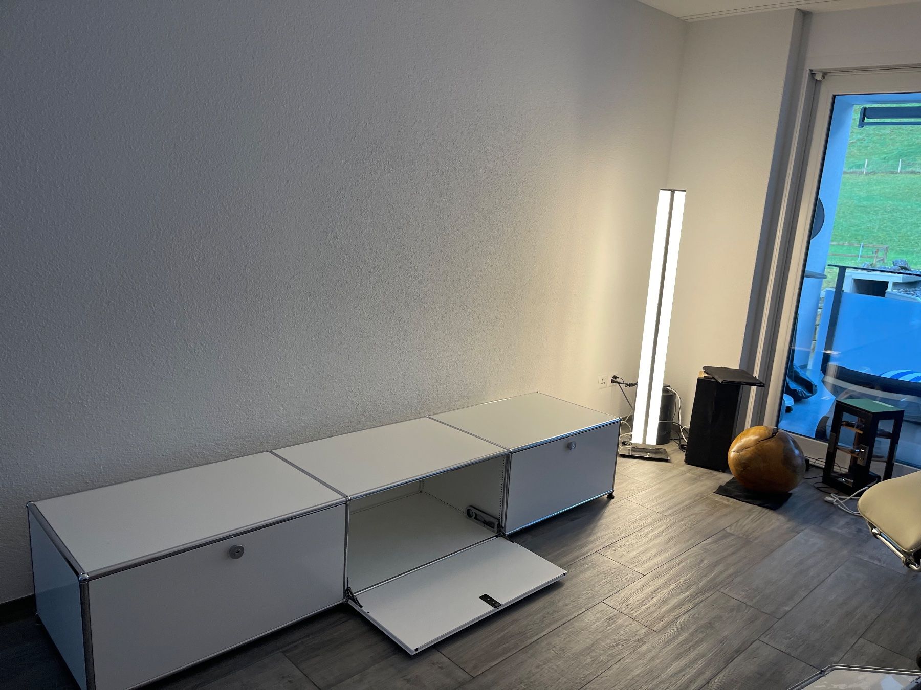 USM Mobili TV: USM  TV Lowboard  Weiss Lieferung Gratis – Usato da Thun venduto da Thuno6 1