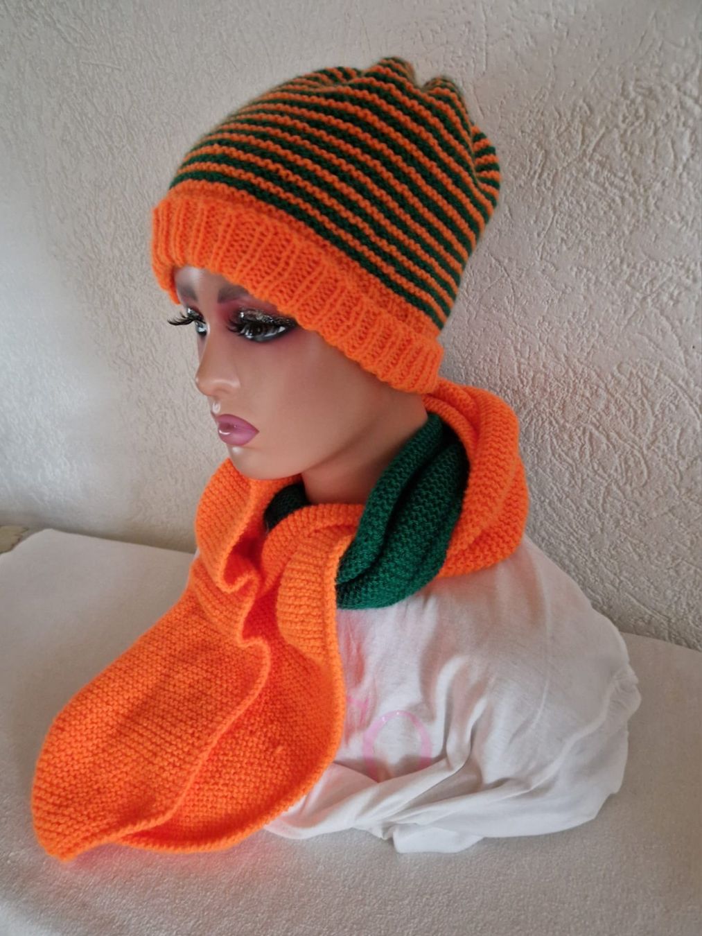 Foulards, Tücher & Schals: Halstuch & Mütze – Neu und originalverpackt aus Liebistorf von Stricken_f_Hilflose