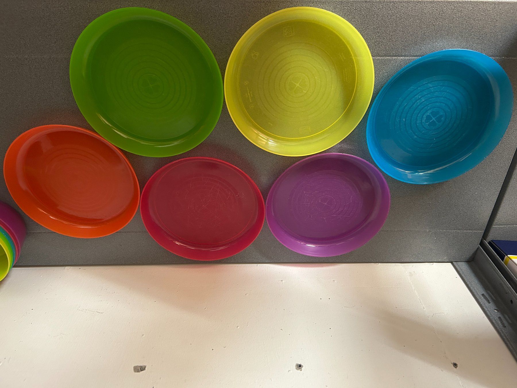 Set di piatti: 14-teiliges Kinder-Teller- und Schüssel-Set – Usato da Küsnacht ZH venduto da filo_fila8700 1