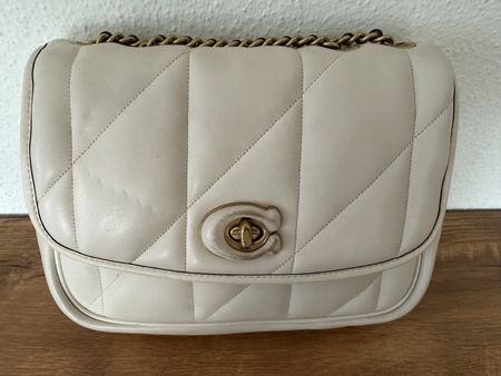 Sac Coach avec oreiller matelassé Madison Chalk