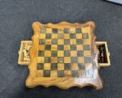 Edles Schachbrett aus Holz mit Schublade