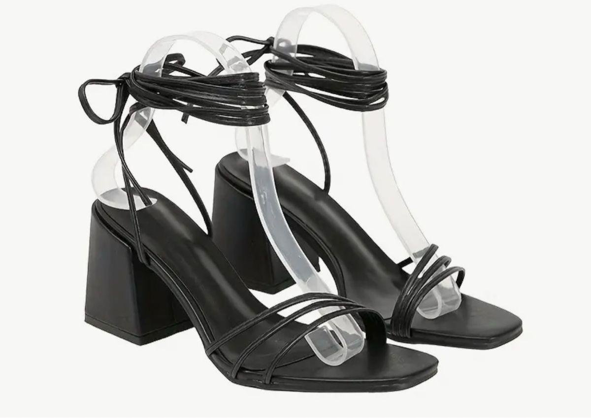 Scarpe da donna: NEU Riemensandalette DamenGr.41 schwarz – Nuovo (secondo la descrizione) da Wädenswil venduto da JJ15 1