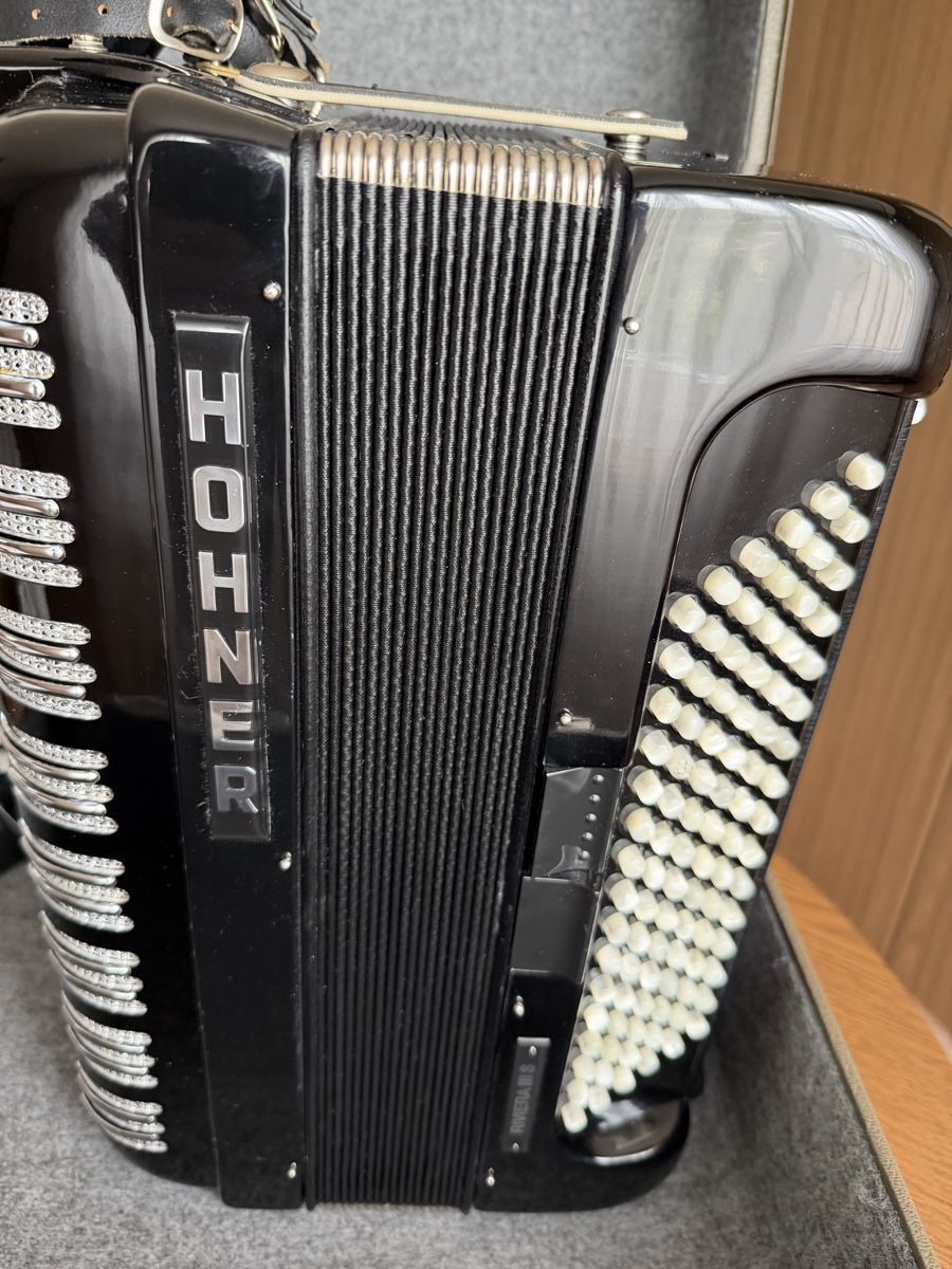 Hohner Strumenti musicali: Handharmonika Hohner, Riviera ||| S, Schwarz – Nuovo (secondo la descrizione) da Horriwil venduto da Joseph24 1