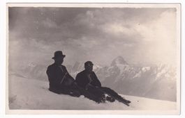 Alpiniste au repos ( carte postale photographie )