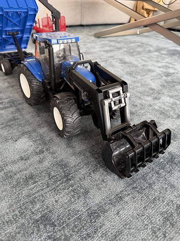 Spielzeuge: Bruder Traktor mit Anhänger – Gebraucht aus Zürich von dan_7cj7