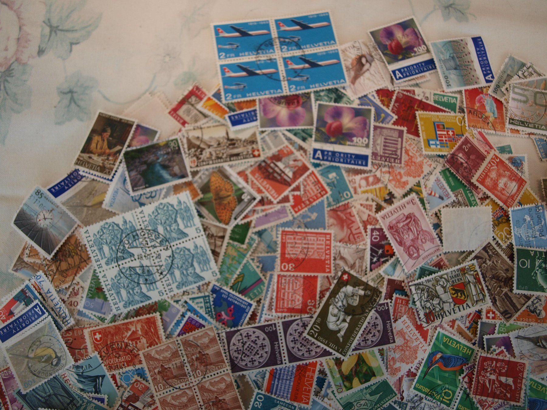 Tutti i francobolli: 1000 Schweizer Briefmarken über 70g .Gebraucht siehe Bilder – Usato da Aarau venduto da Marcele0 1