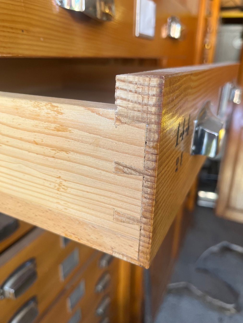 Schränke: Meuble à tiroirs – Gebraucht aus Albeuve von pan_bbw9 2