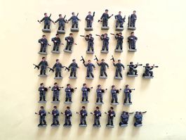 Soldats en plastique, 1/72, 25 mm. 37 pièces, 1939-45 ?