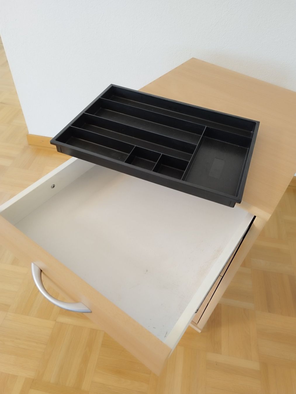 Cassettiere: Hellbraune Kommode aus Holz, 4 Schubladen (Eichenoptik) – Usato da Uster venduto da Caicedo89 3