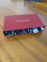 Focusrite Scarlett 4i4 Audio Interface Rot