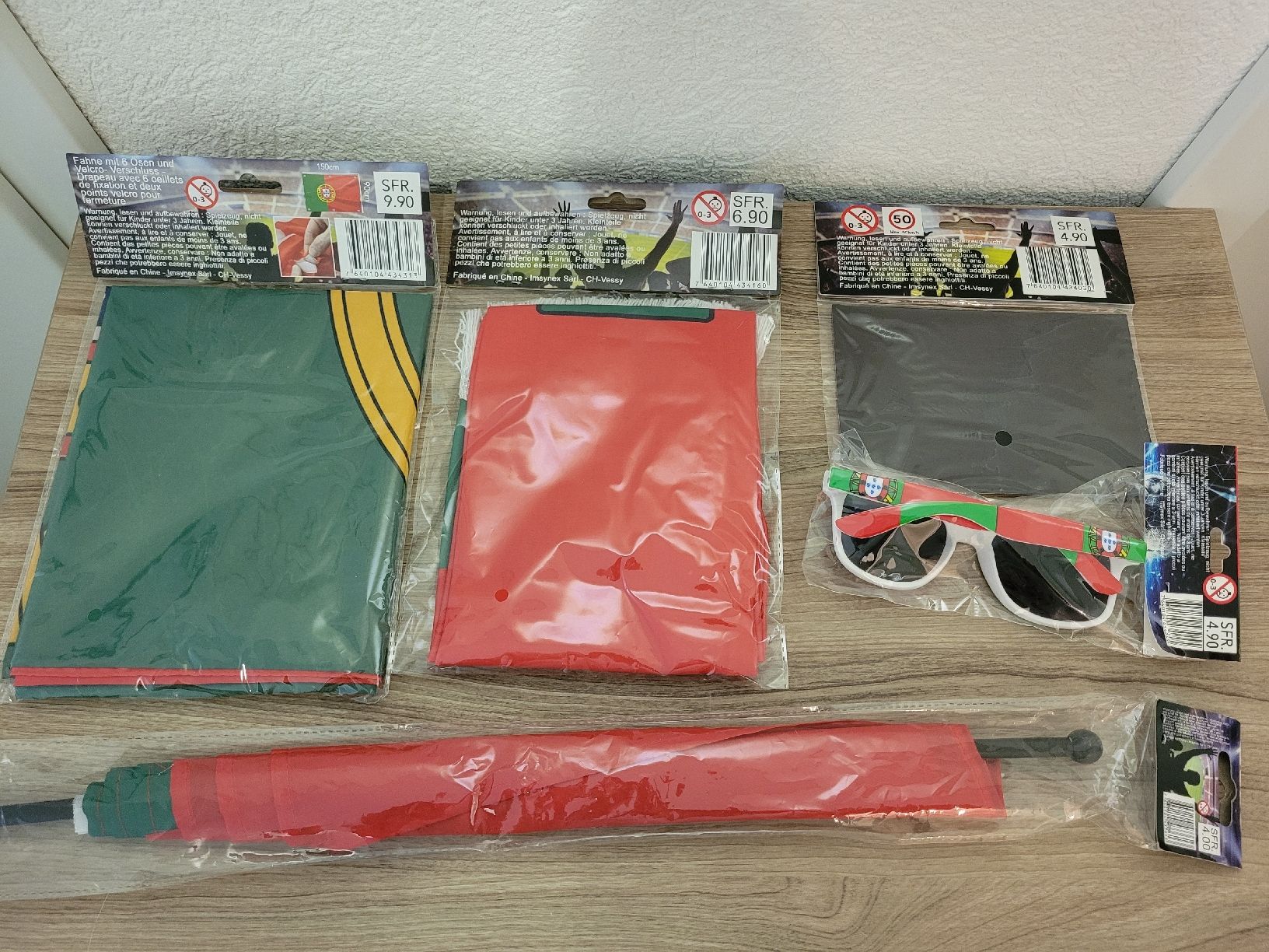 Bandiere: Fan-Set de divers articles - Portugal – Nuovo e nell'imballaggio originale da Yverdon-les-Bains venduto da lalolo64 1