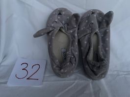 Gr.32 Pantoufles grises tissu / graue Stofffinken