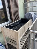 Guter Zustand: Hochbeet aus Holz für den Balkon, Frühling