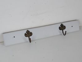 Garderobenleiste mit 2 Hängern