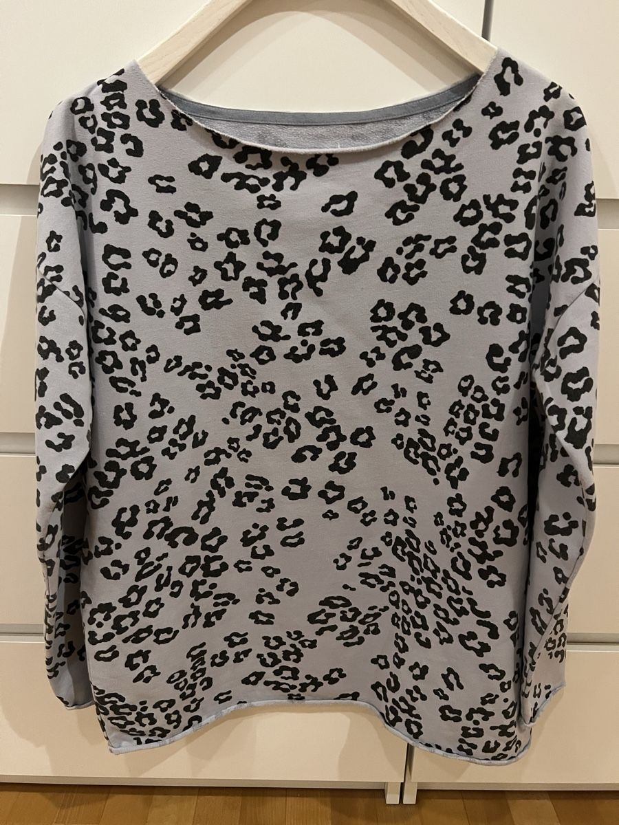 T-shirt: JUVIA Shirt small oversize 2 x – Usato da Winterthur venduto da Dasomesi