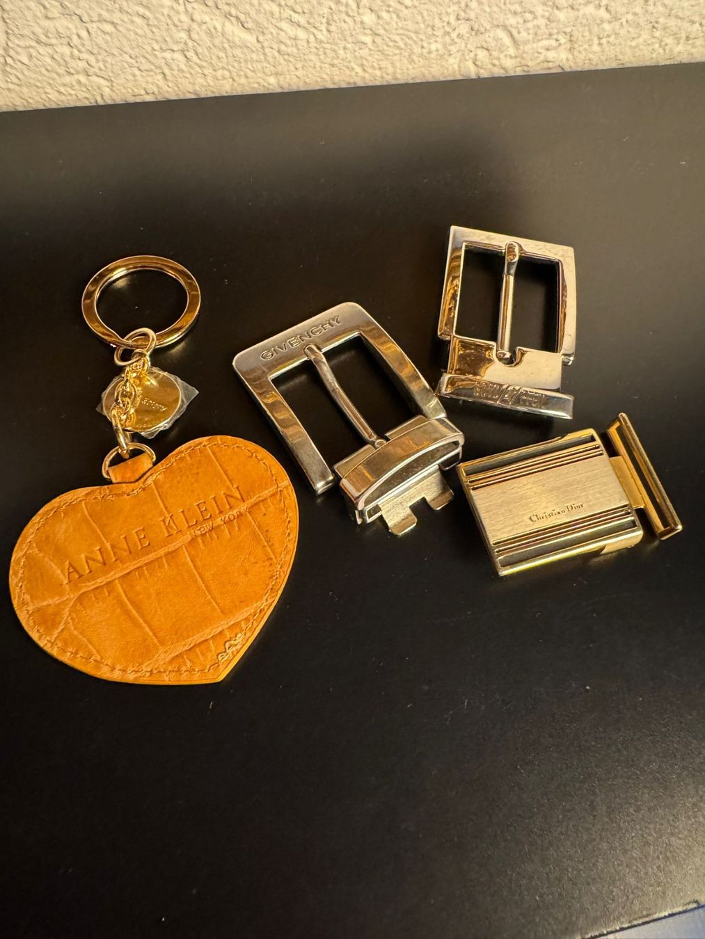 Dior Fibbie per cinture: Designer Gürtelschnallen & Accessoires Set – Usato da Winterthur venduto da Dejv