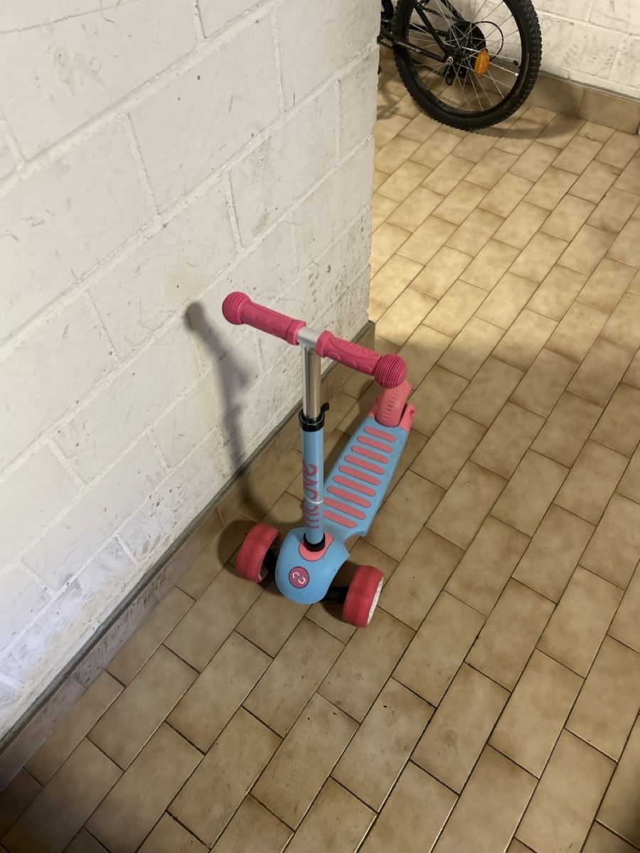 Veicoli per bambini: Micro Kinderroller blau pink drei Räder gebraucht – Usato da Granges-Paccot venduto da ner_yjm2