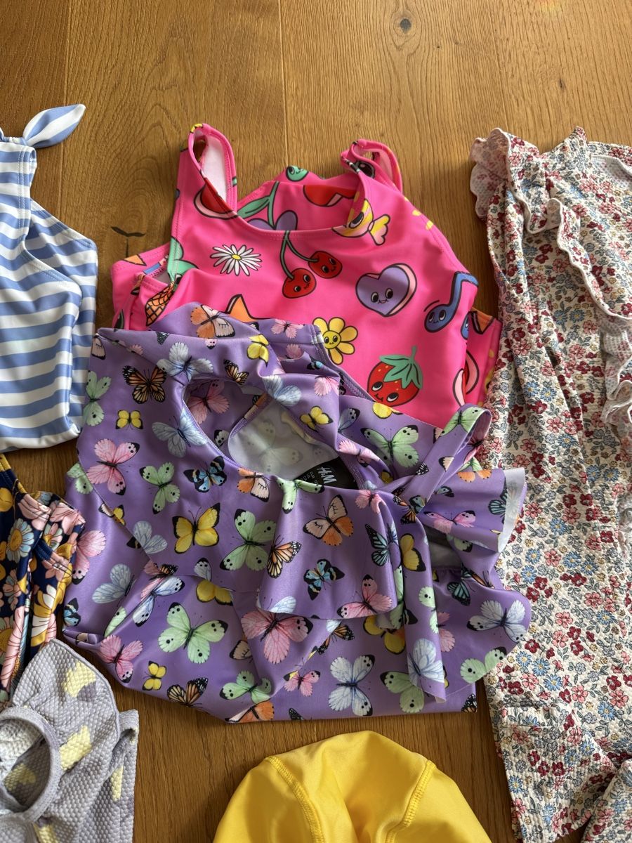 Lotti & Set di vestiti: Badekleiderpaket Grösse 122/128 – Usato da Hünibach venduto da Tamae0 3