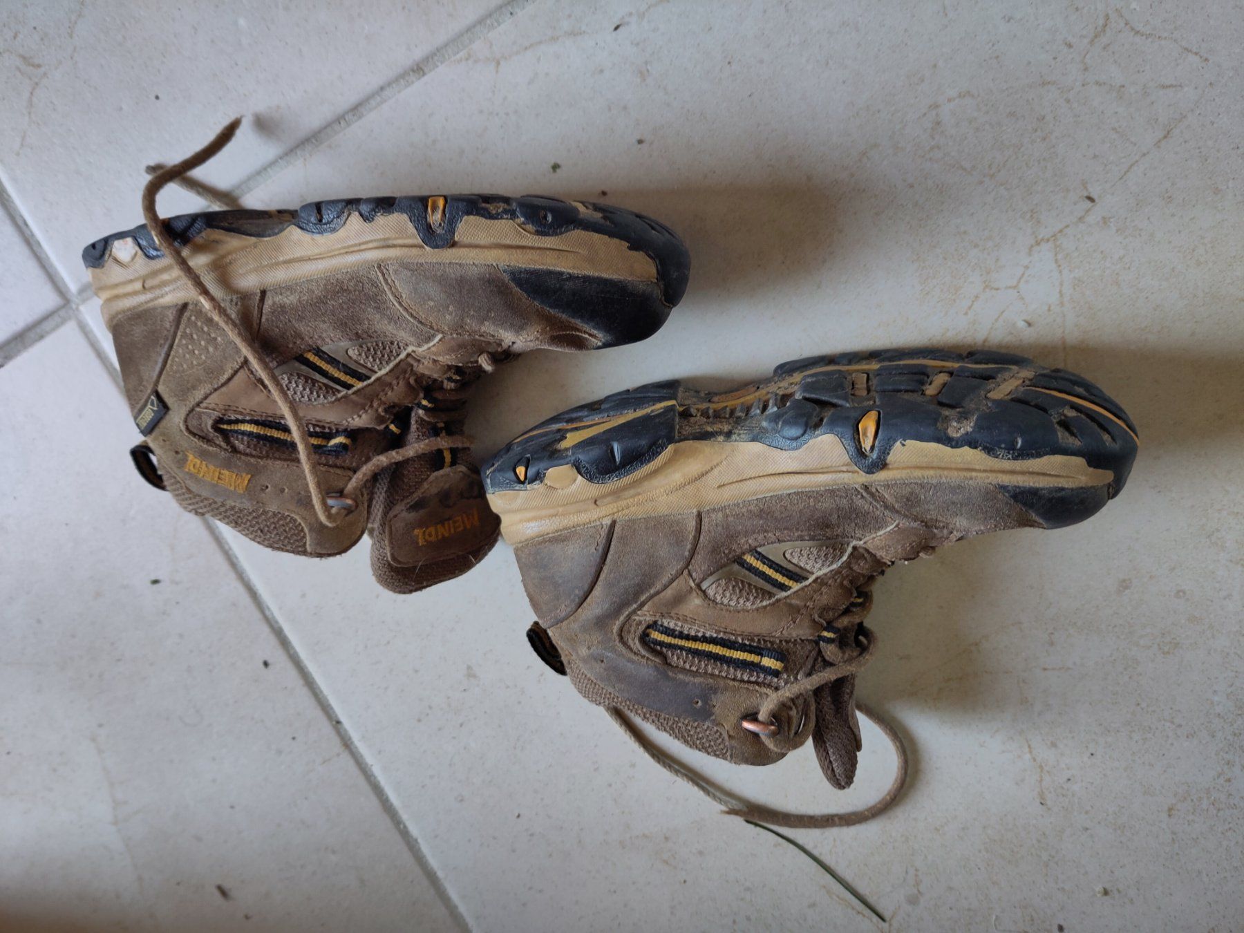 Meindl Scarpe per ragazzi: Meindl Wanderschuhe zum austragen Gr. 29 – Usato da Romont FR venduto da may_x6gf 1