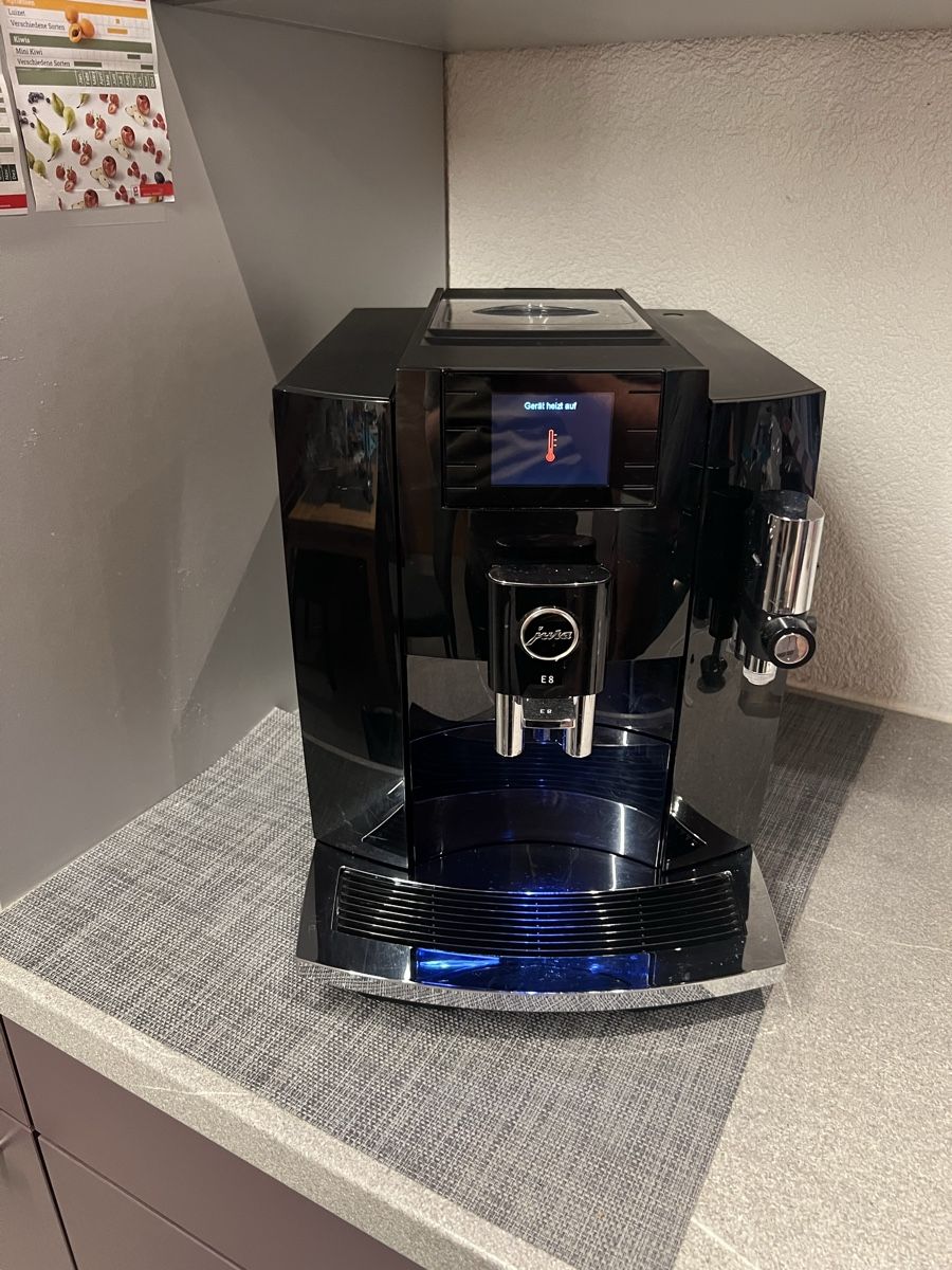 Jura Machines à café & Machines à expresso: Jura Kaffeemaschine E8 – D'occasion à Süderen par jha_5rlx 3