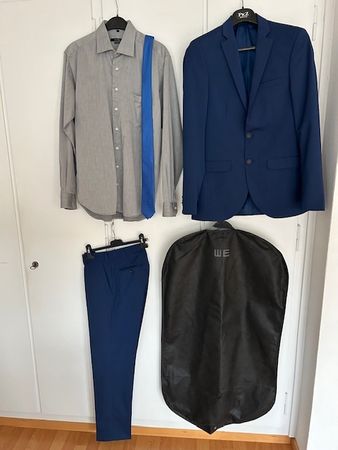 Wunderschöner Anzug, Gr. 44 mit Hemd, Krawatte & Anzughülle