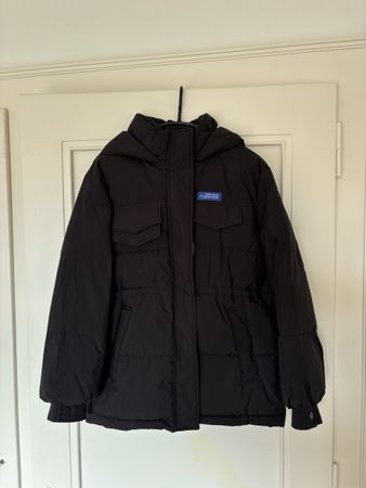 Doudoune noire à capuche