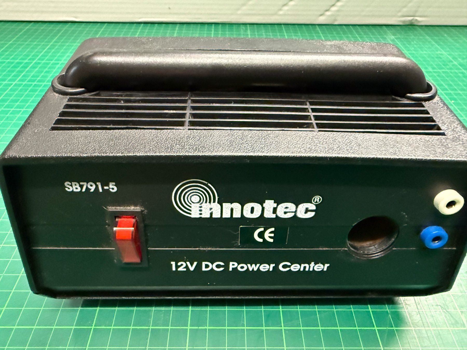 Convertitori: 12V DC Power Center Innotec SB791 – Usato da Bülach venduto da sabrista 3