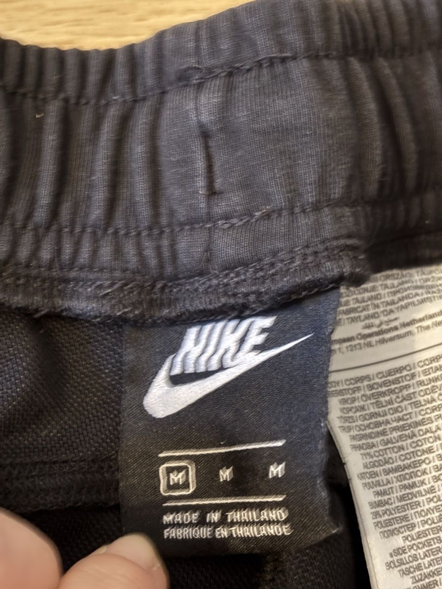 Nike Pantaloni: Nike Short schwarz Bueb M – Usato da Fribourg venduto da dafral 1