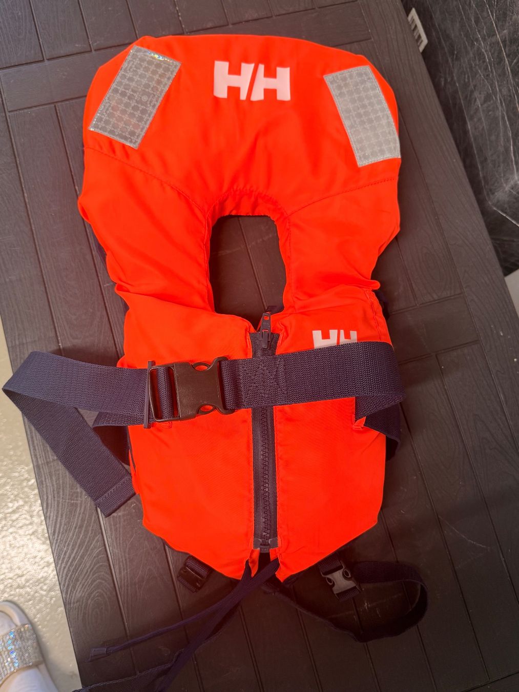 Helly Hansen Giubbotti di salvataggio: Rettungsweste Helly Hansen10-25kg gute Zustand – Usato da Klingnau venduto da Nirvana