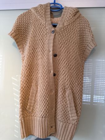 Beige Strickweste mit Kapuze, Grösse M, Ideal für den Herbst