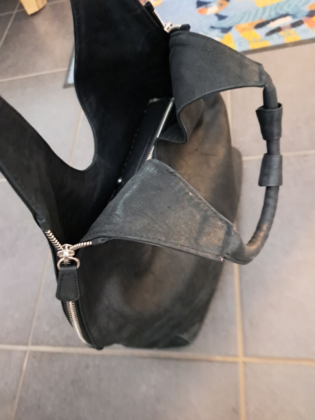 Borse da donna: Schwarze Ledertasche, geräumig & stylisch! – Usato da Visperterminen venduto da heinzi_02 1