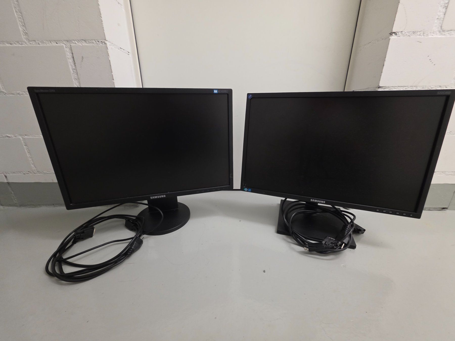 Samsung Ecrans: 2x Samsung Monitore – D'occasion à Ermatingen par ziify