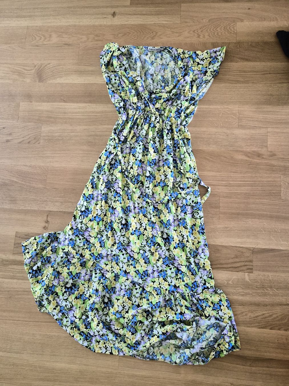 Kleider: Blumenkleid – Gebraucht aus Spiez von LS9696