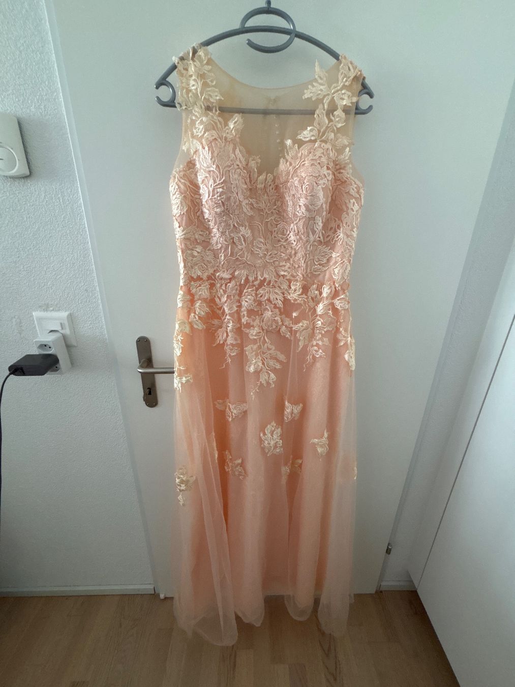 Kleider: Abendkleid rosa lang Spitze Grösse 38 – Gebraucht aus Amriswil von lom_g25z