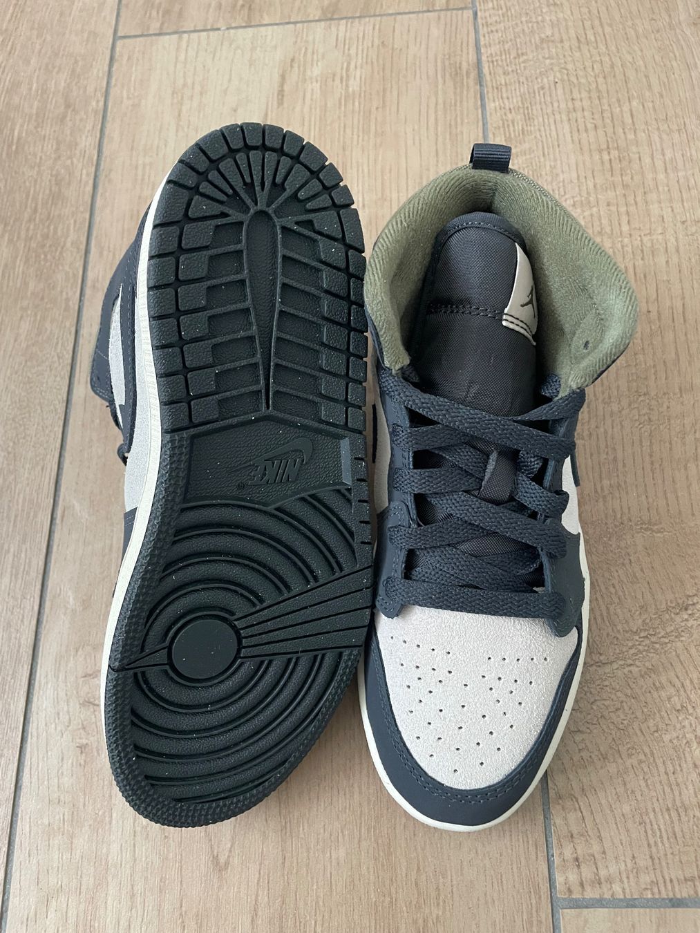 Jordan Scarpe per ragazzi: Nike Jordan 1 Mid Gr. 33 NEU – Nuovo e nell'imballaggio originale da Waltenschwil venduto da hansnine 5