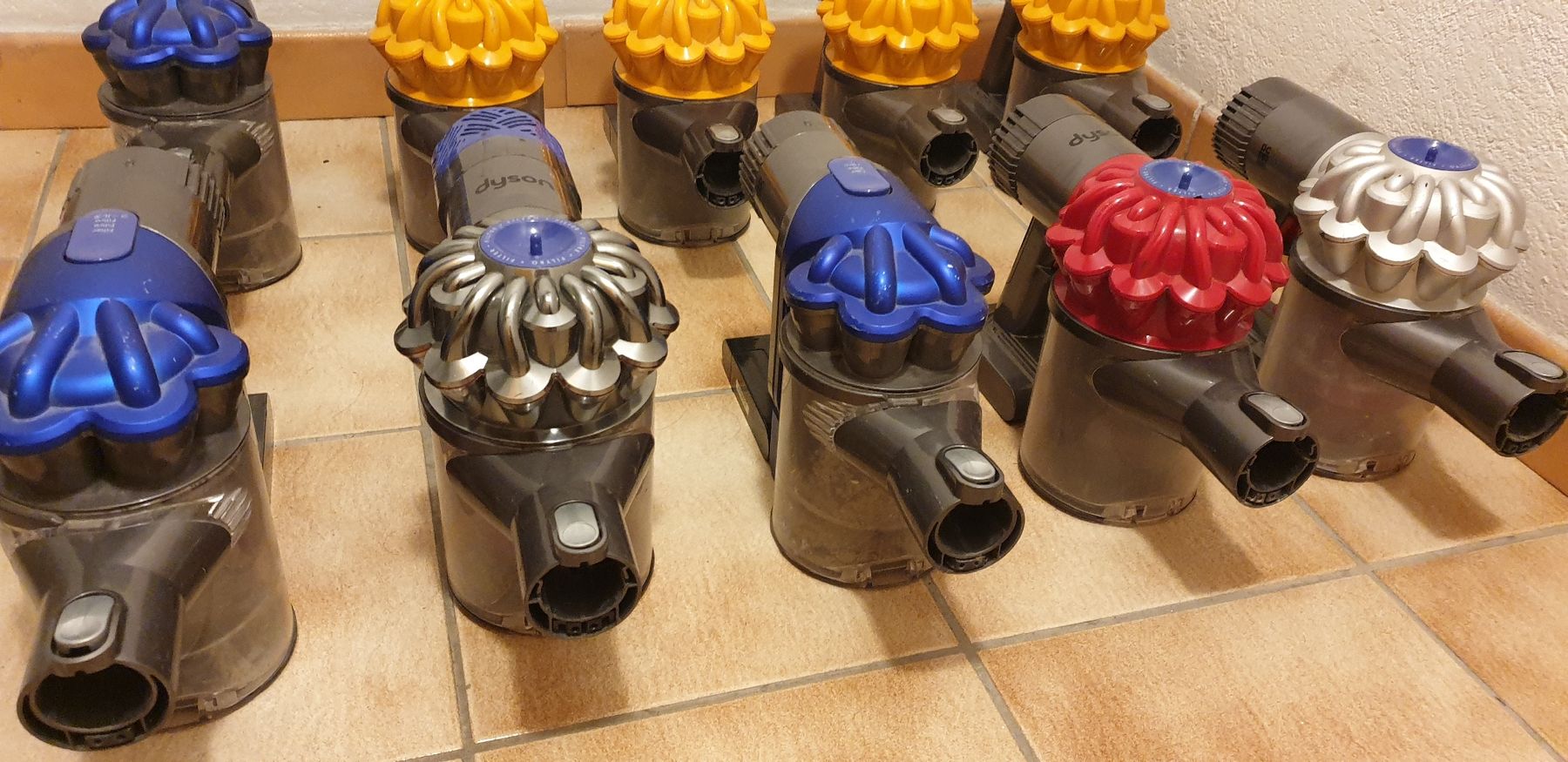 Dyson Aspirapolveri & Accessori: 10x Stuck Dyson Staubsauger !! – Difettoso da Saxonne (Ayent) venduto da SnowRoof 1