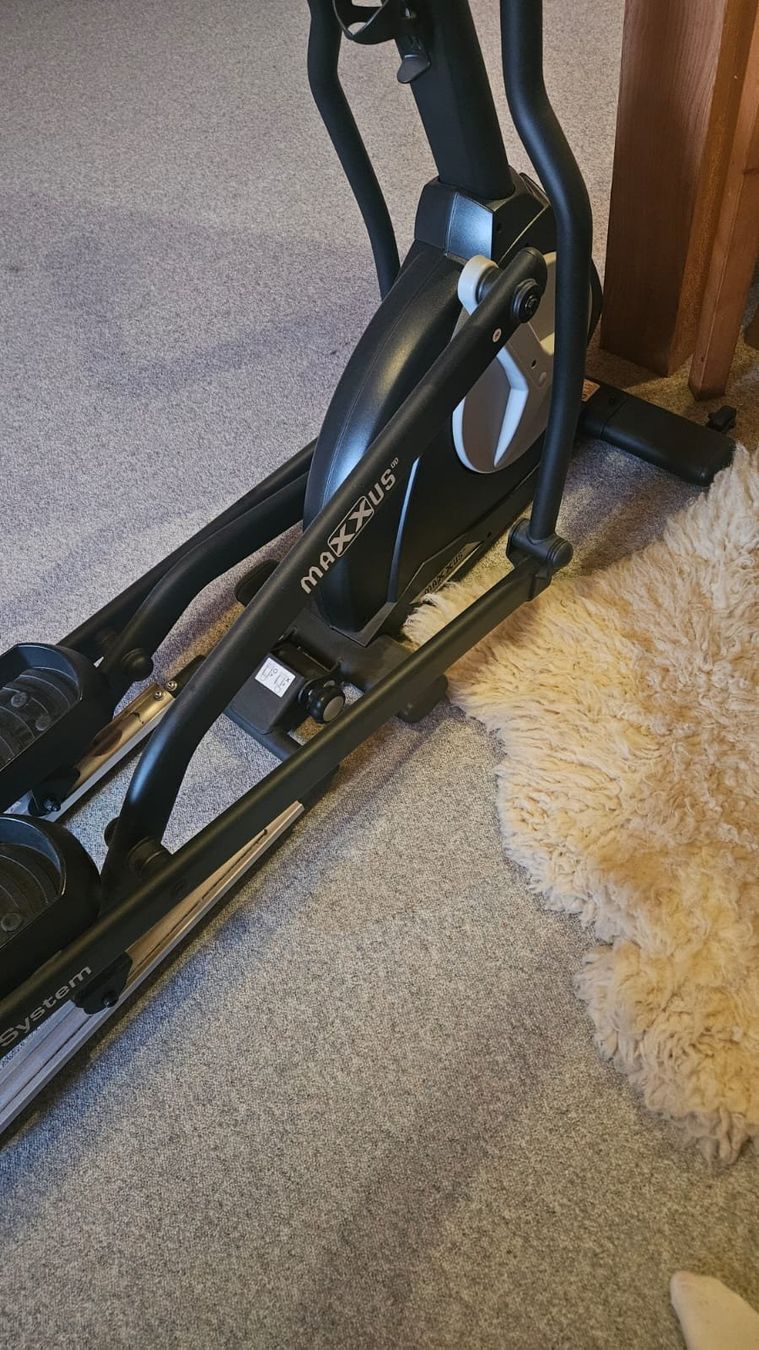 Maxxus Vélos d'appartement: Defekter Maxxus-Crosstrainer an Bastler zu verschenken – Défectueux à Elgg par pas_v8z8 2