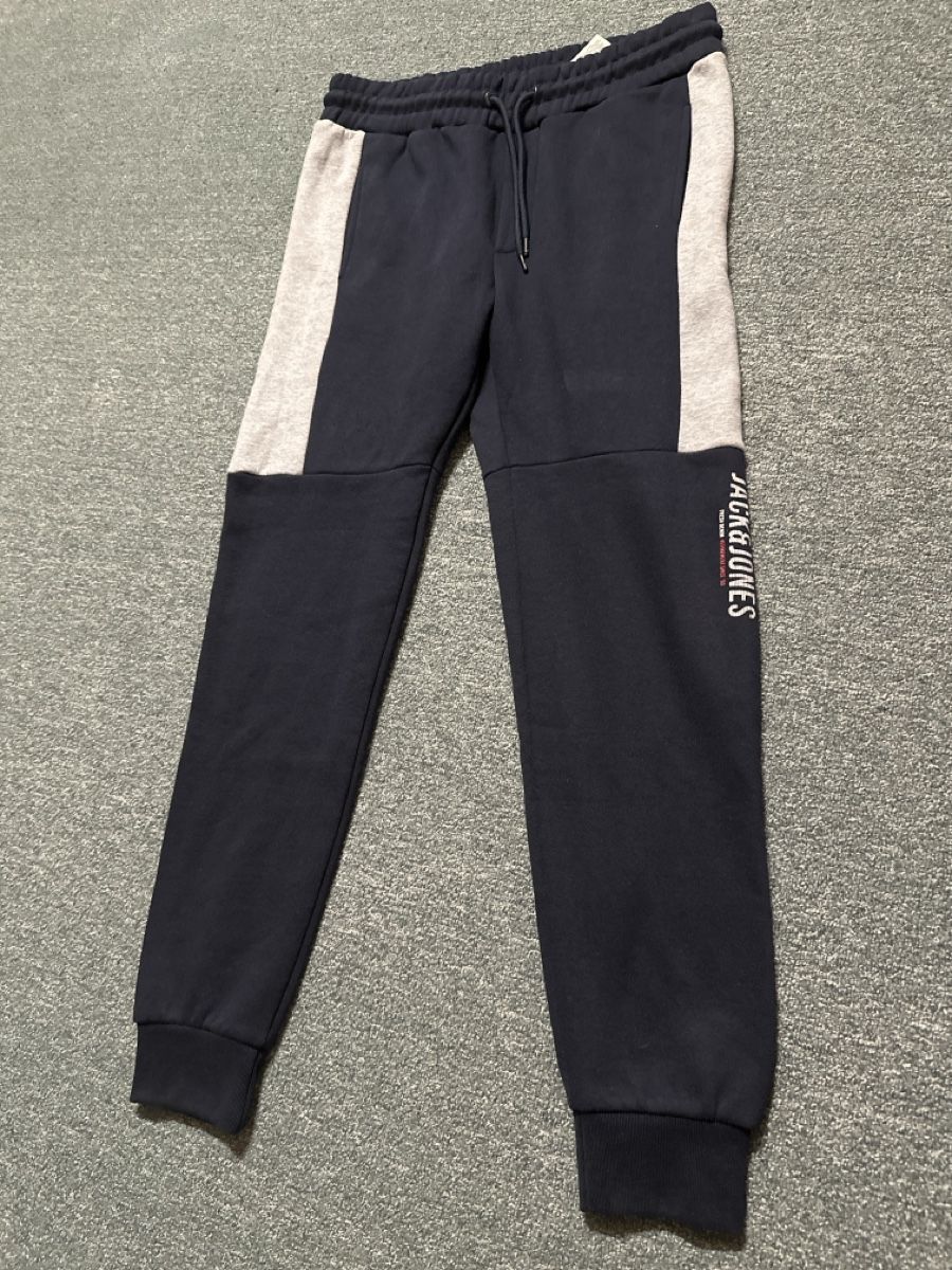 Jack & Jones Pantalons: Trainerhose Jack and Jones Gr M – Neuf (Voir description) à Baltschieder par YmroBe