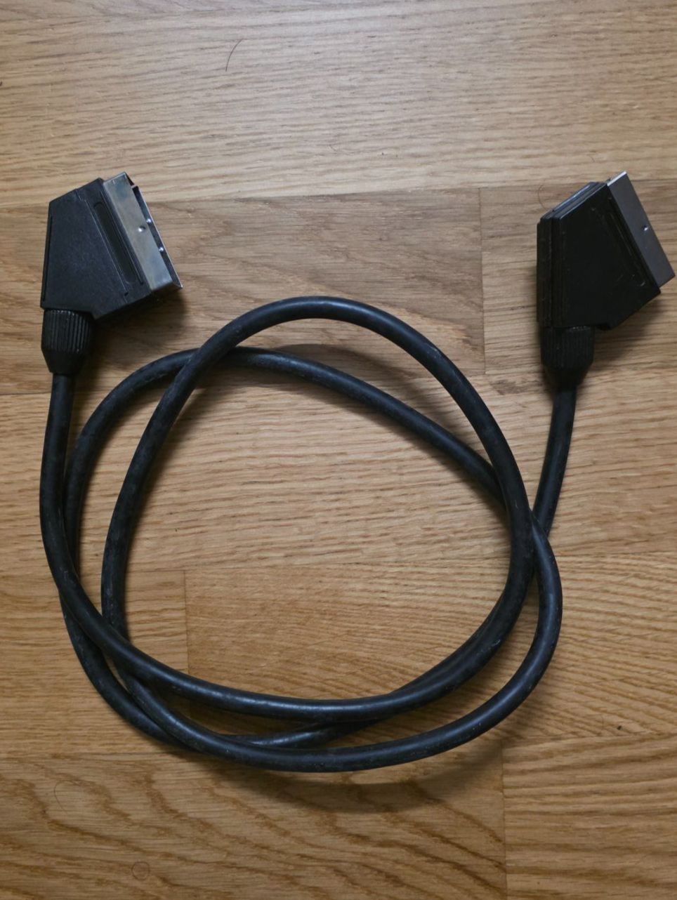 Cavi: Scart Kabel schwarz – Usato da Bern venduto da KavIndustries