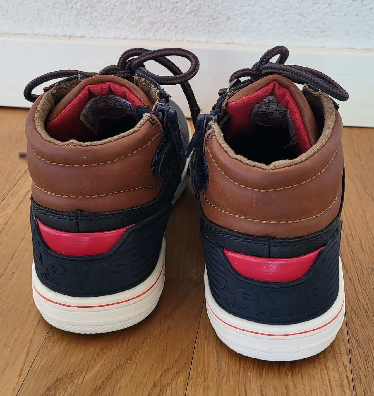 Levi's Scarpe da uomo: Chaussures  Levi's, taille 31  en cuir – Usato da Lavey-Village venduto da agaddy 6