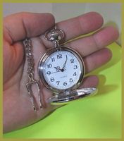Silberne weisse schöne Taschenuhr mit Sringdeckel und Kette