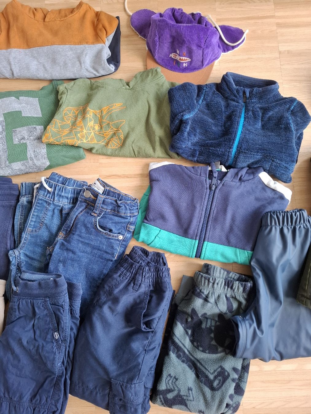 Lotti & Set di vestiti: Kleiderpaket Jubgen Gr. 104 – Usato da Zürich venduto da SinJ30 3
